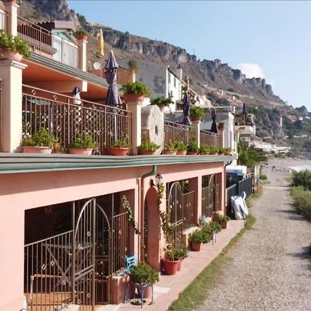 Aparthotel Fondaco Parrino Mare Letojanni Exteriér fotografie