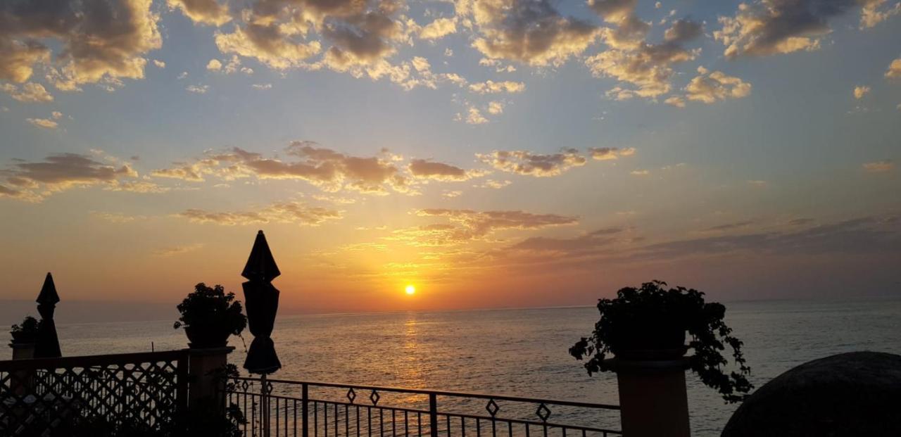 Aparthotel Fondaco Parrino Mare Letojanni Exteriér fotografie