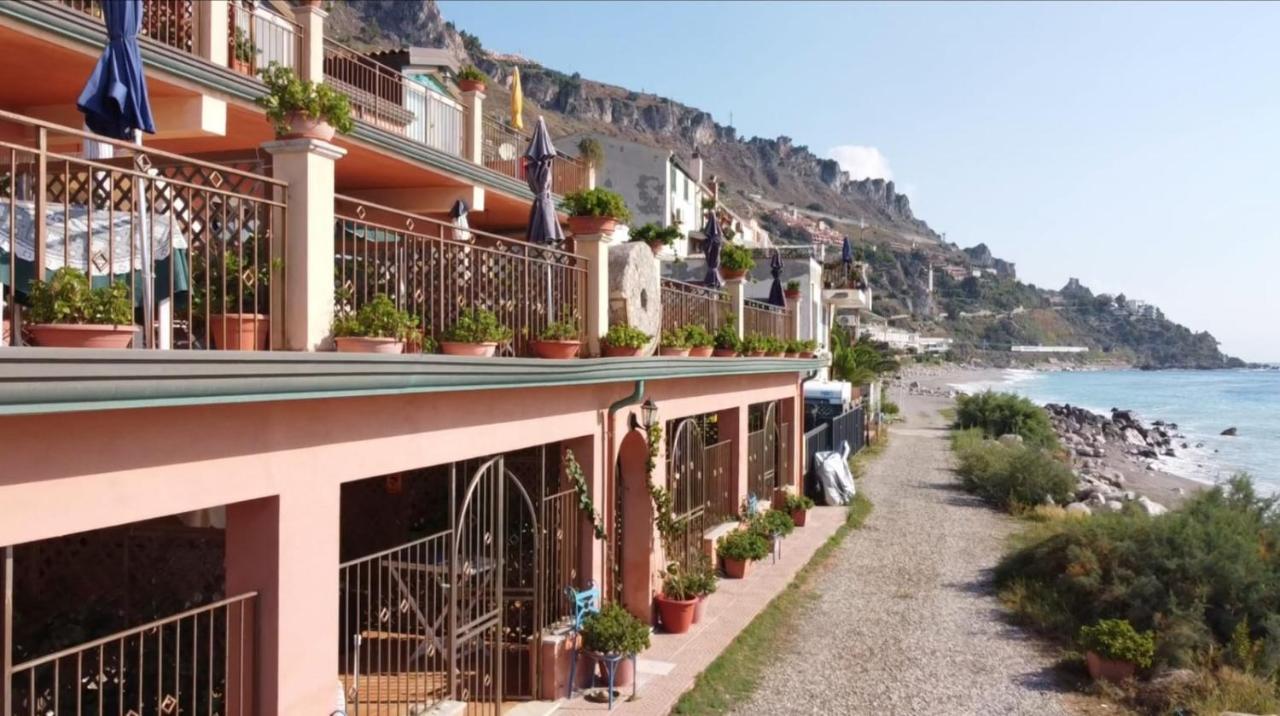 Aparthotel Fondaco Parrino Mare Letojanni Exteriér fotografie