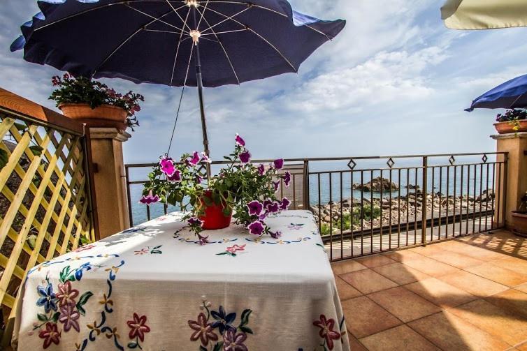 Aparthotel Fondaco Parrino Mare Letojanni Exteriér fotografie