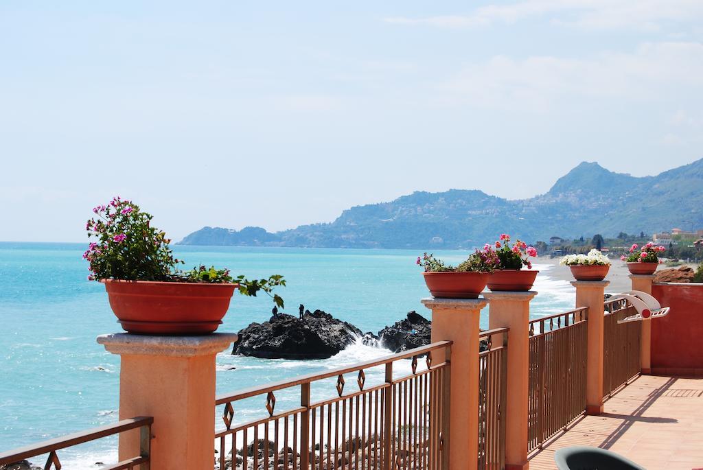 Aparthotel Fondaco Parrino Mare Letojanni Exteriér fotografie