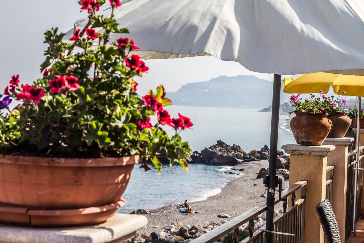 Aparthotel Fondaco Parrino Mare Letojanni Exteriér fotografie